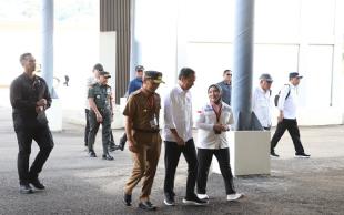 Bisik-Bisik Suraidah ke Presiden Joko Widodo