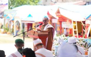 Puja Puji Gubernur untuk Bulan Mamase