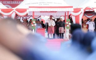 Gubernur Sulbar dan Wakilnya Kompak Pakai 